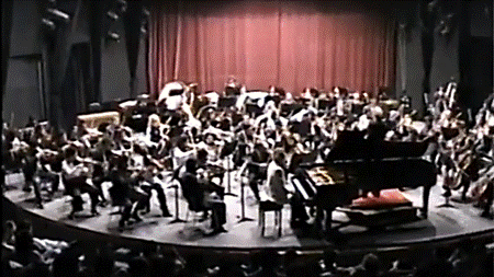 Un grupo de personas en un auditorio

Descripci�n generada autom�ticamente