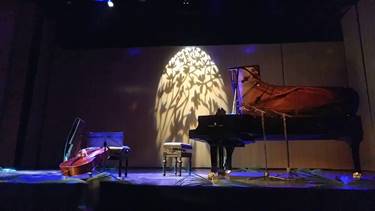 Imagen que contiene interior, tabla, televisi�n, monitor

Descripci�n generada autom�ticamente