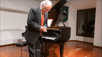 Hombre parado enfrente de un piano

Descripci�n generada autom�ticamente con confianza media