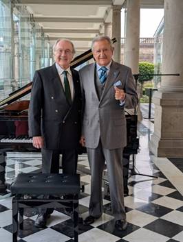 Un grupo de hombres con traje formal

Descripci�n generada autom�ticamente